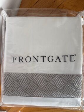 Frontgate Leora Duvet Cover - Queen - NWT